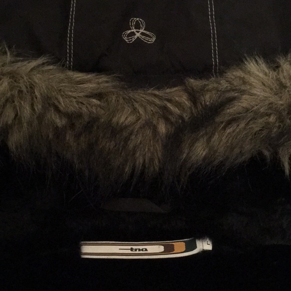 Aritzia TNA Winter Jacket - Picture 3 of 5